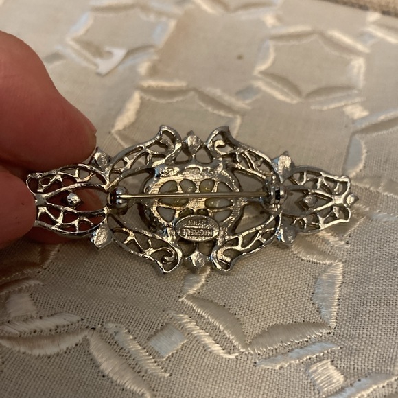 Vintage Victorian Style Silver tone & White Cobochon Michelle Lynn Brooch - Picture 2 of 3